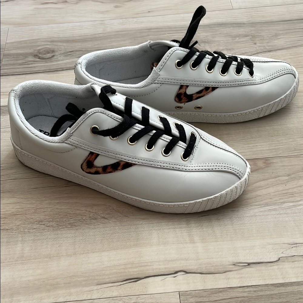 White Sneakers with Leopard Accent tretorn